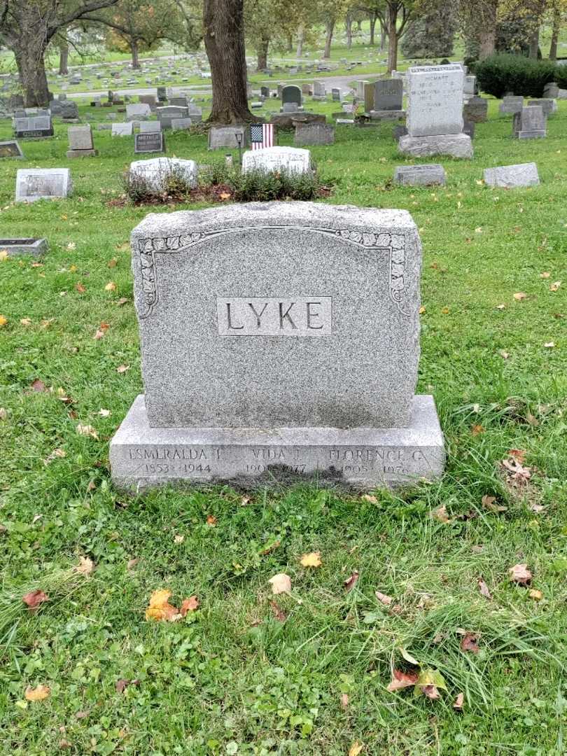 Vida J. Lyke's grave. Photo 2