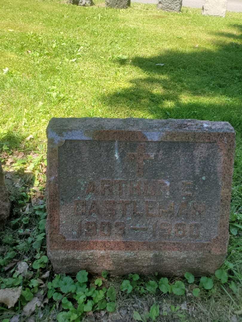 Arthur E. Castleman's grave. Photo 3