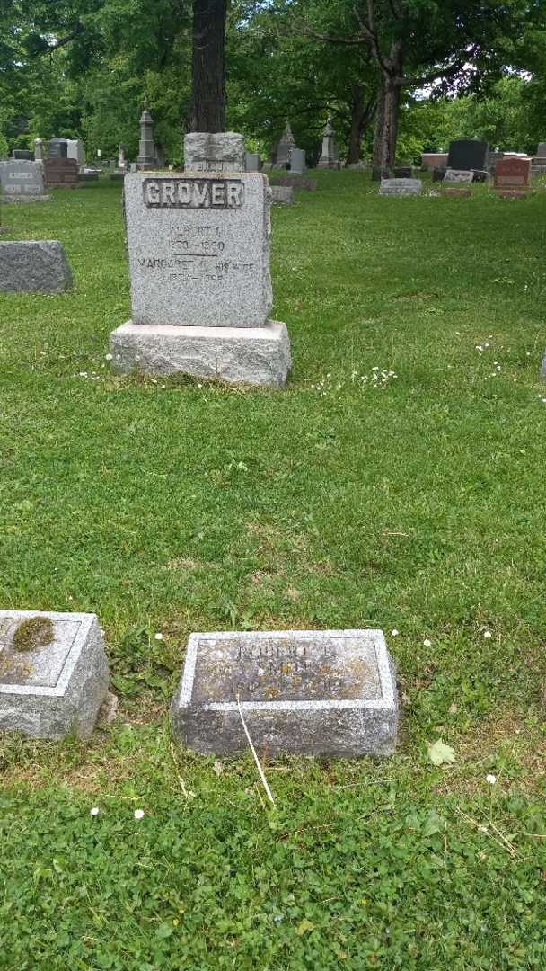 Robert E. Smith's grave. Photo 1