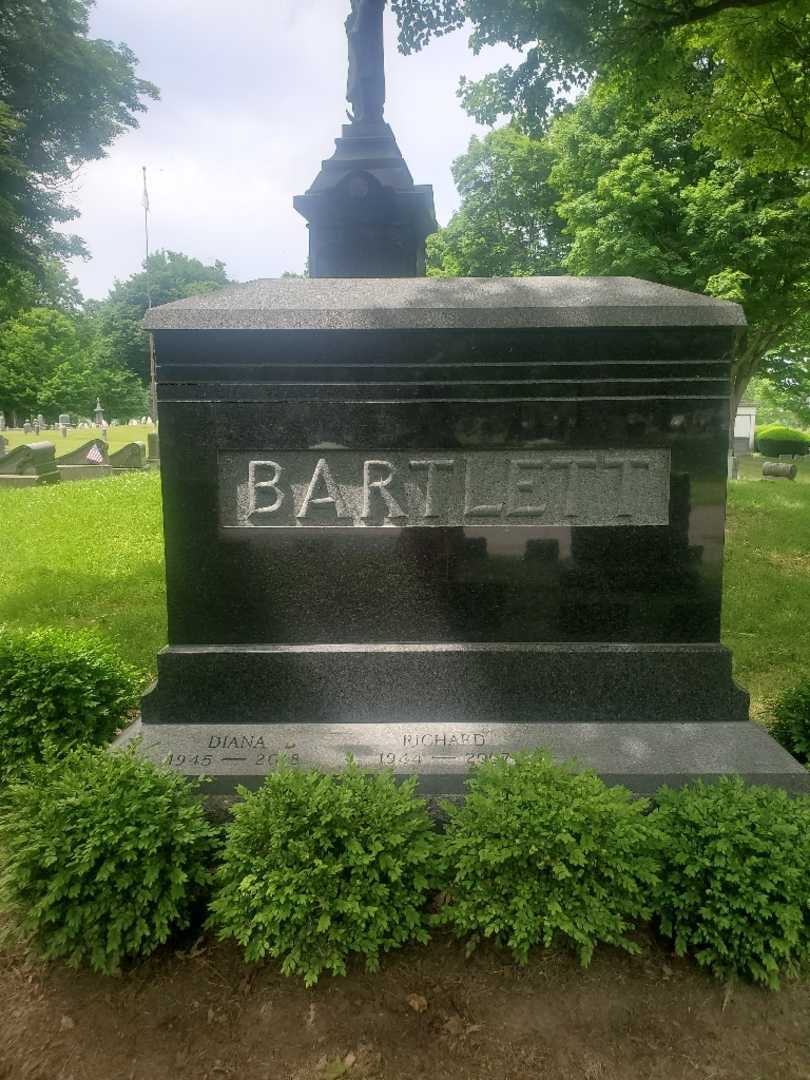 Diana N. Bartlett's grave. Photo 2