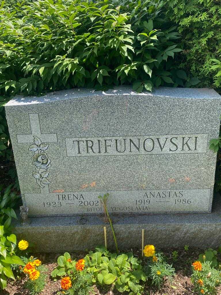 Anastas Trifunovski's grave. Photo 3