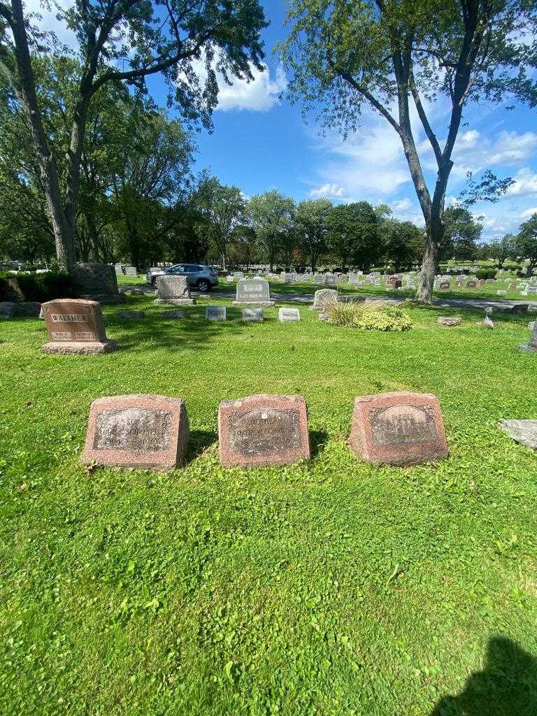 Amelia W. Schreyer's grave. Photo 1