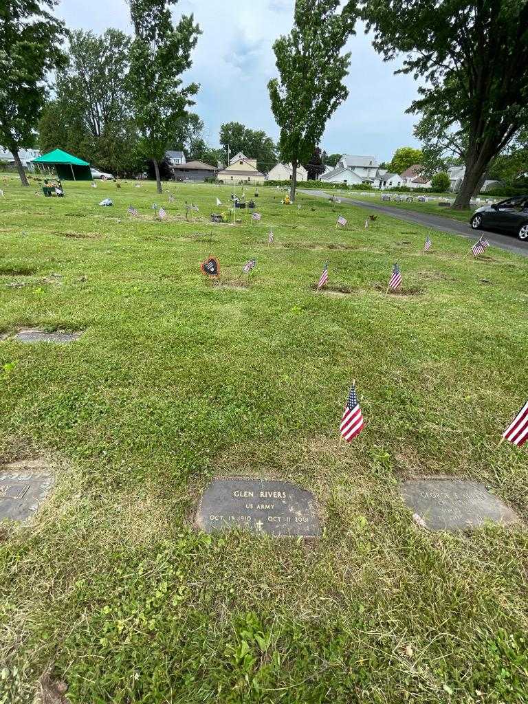 Glen Rivers's grave. Photo 1