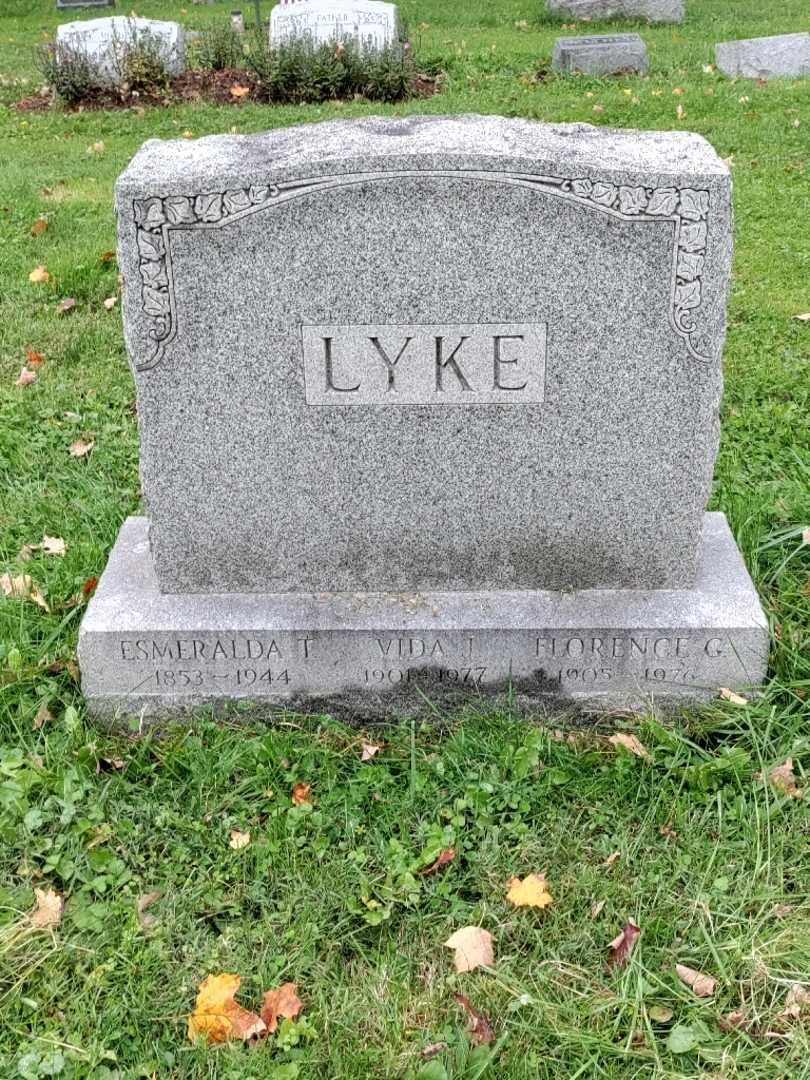 Florence G. Lyke's grave. Photo 3