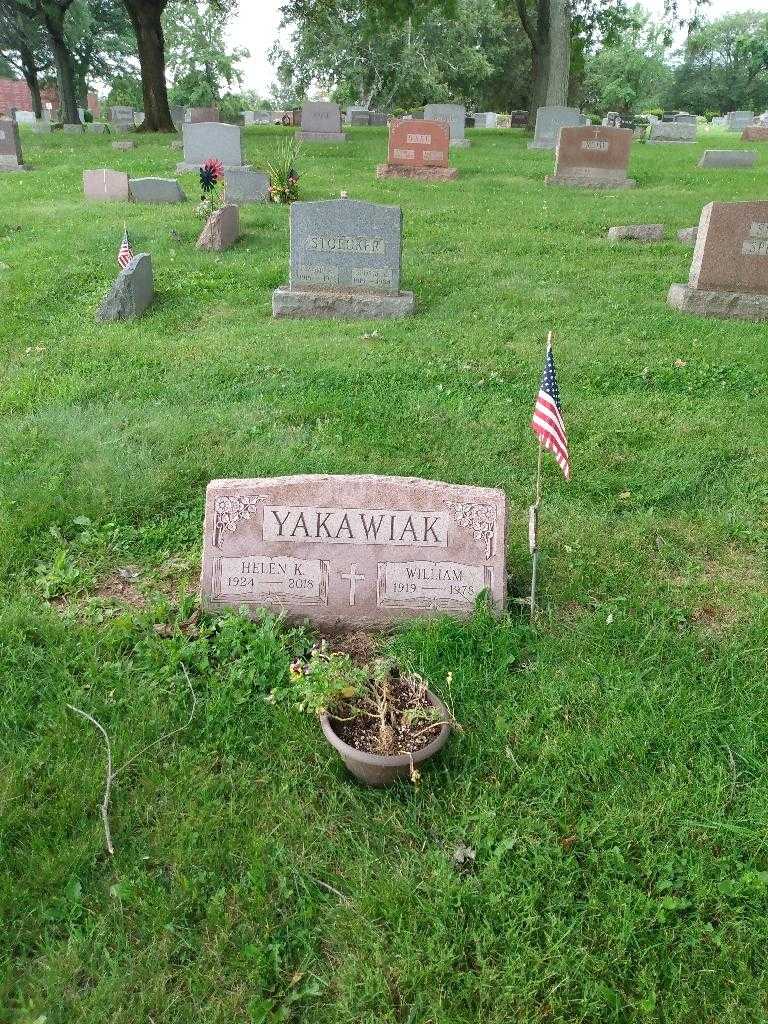 Helen K. Yakawiak's grave. Photo 1