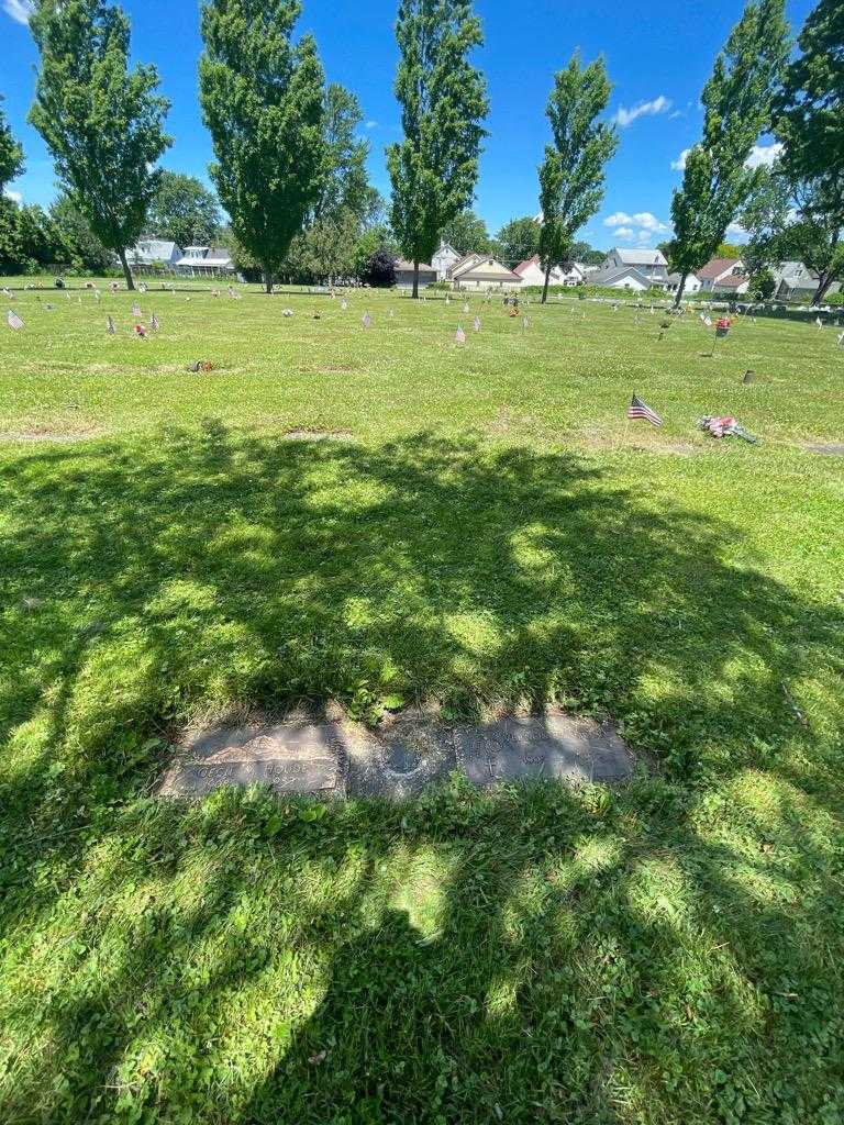 Vernon G. Houde's grave. Photo 2