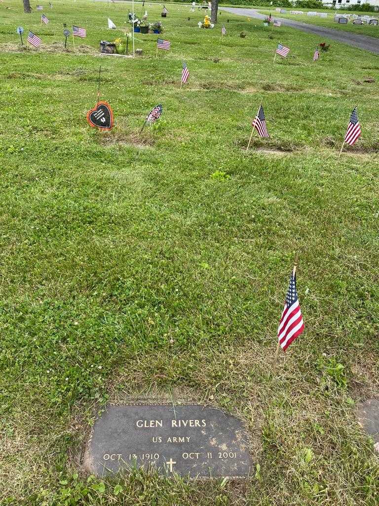 Glen Rivers's grave. Photo 2