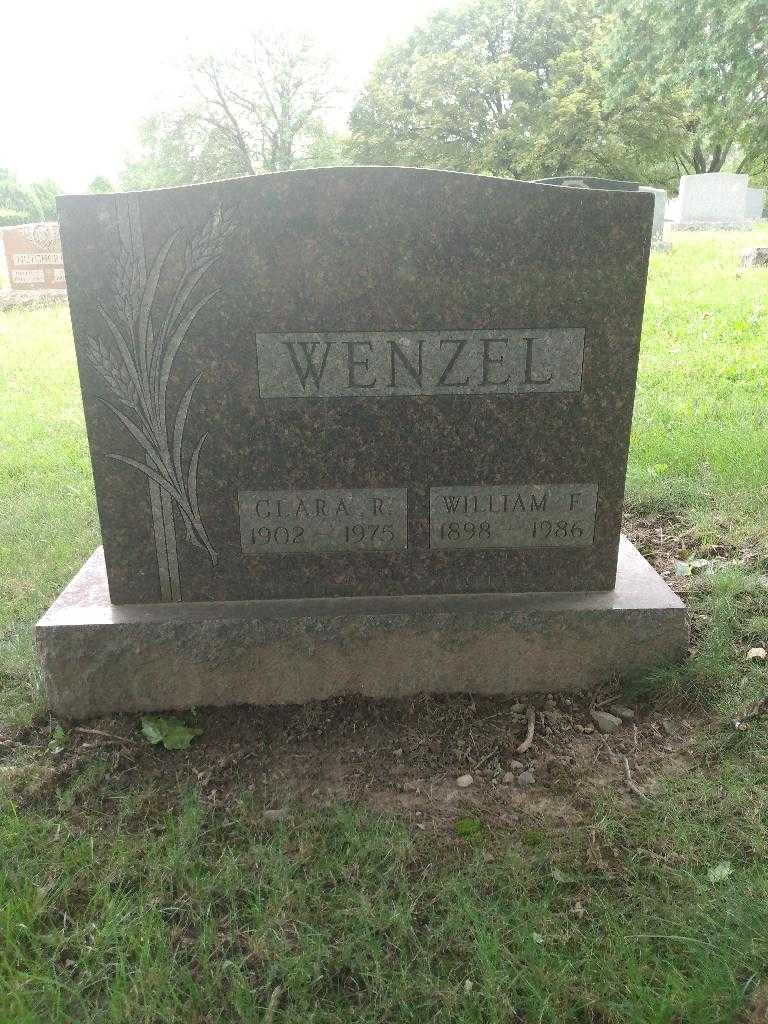 Clara R. Wenzel's grave. Photo 1