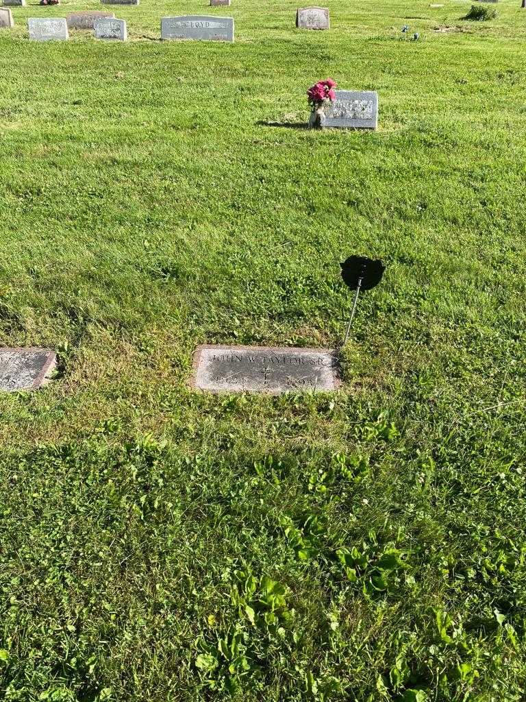 John W. Taylor Senior's grave. Photo 2