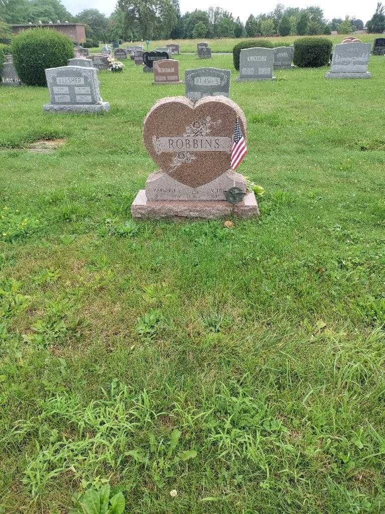 Margaret T. Robbins's grave. Photo 1