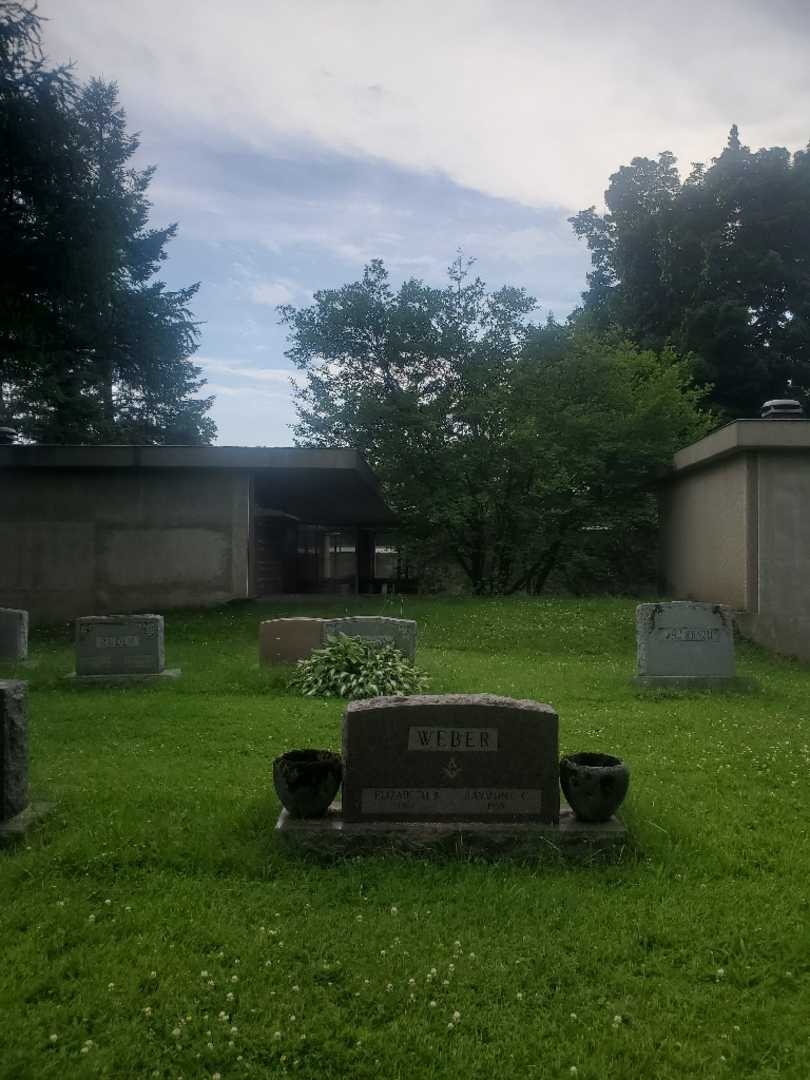 Raymond C. Weber's grave. Photo 2