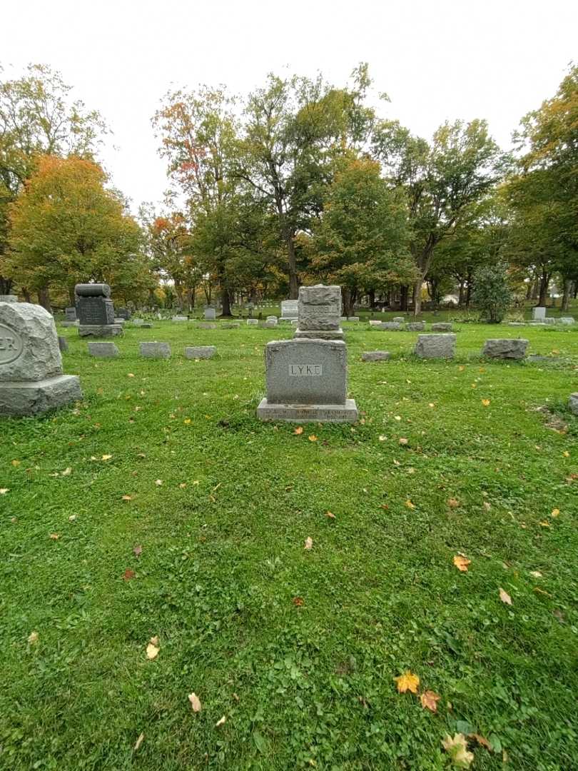 Jennie E. Lyke's grave. Photo 1