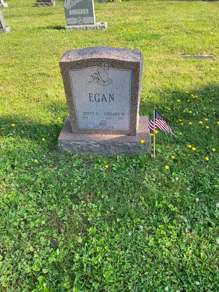 Bill Egan's grave. Photo 3