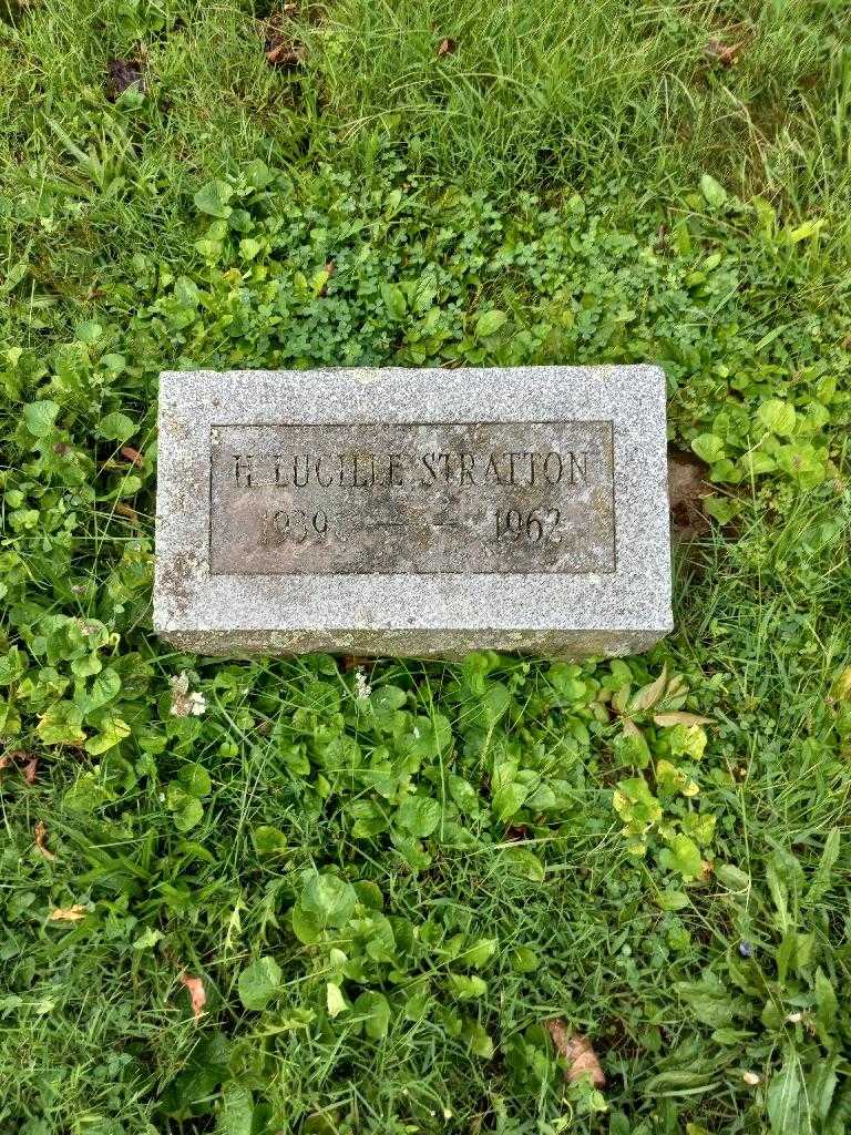 Helen Lucille Stratton's grave. Photo 1