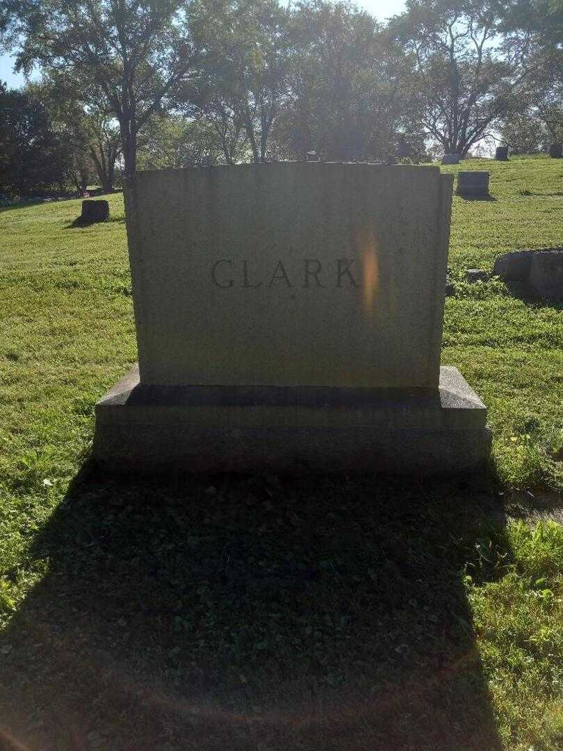 Doctor Chester Edmond Clark Junior's grave. Photo 4