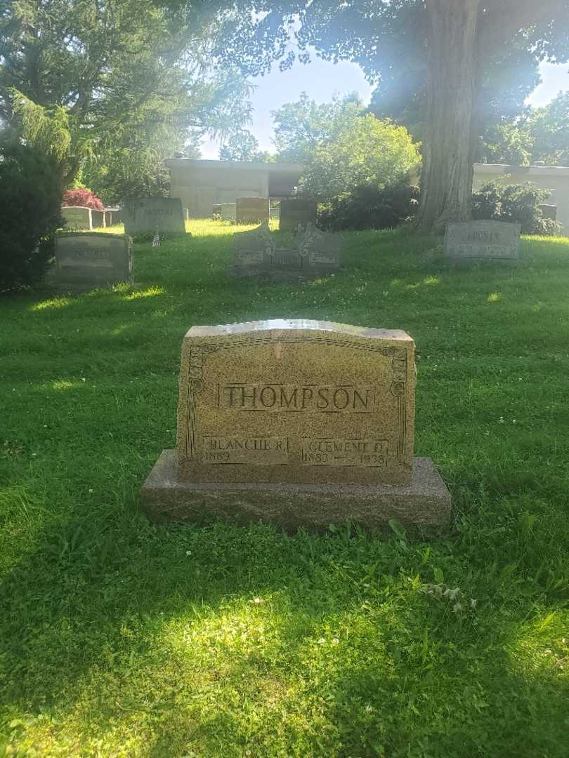 Blanche R. Thompson's grave. Photo 2