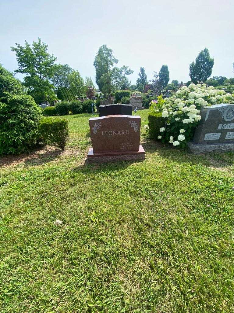 Joseph M. Leonard's grave. Photo 1