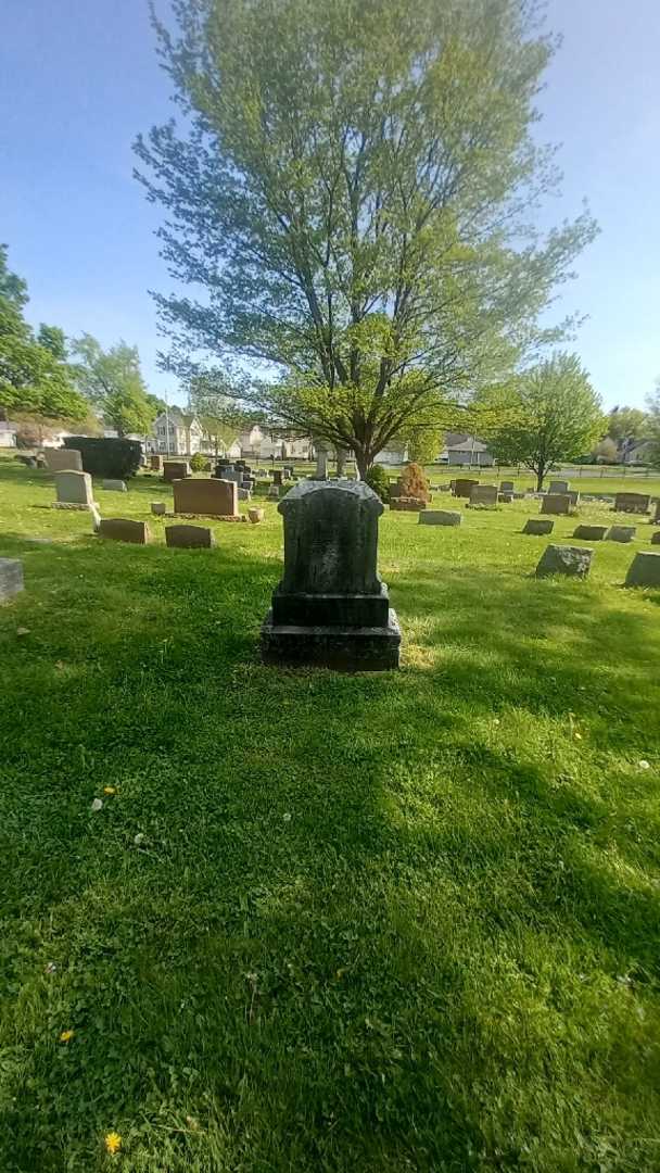 Frederick Scharr's grave. Photo 1