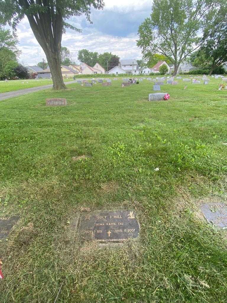 Lucy J. Hill's grave. Photo 1