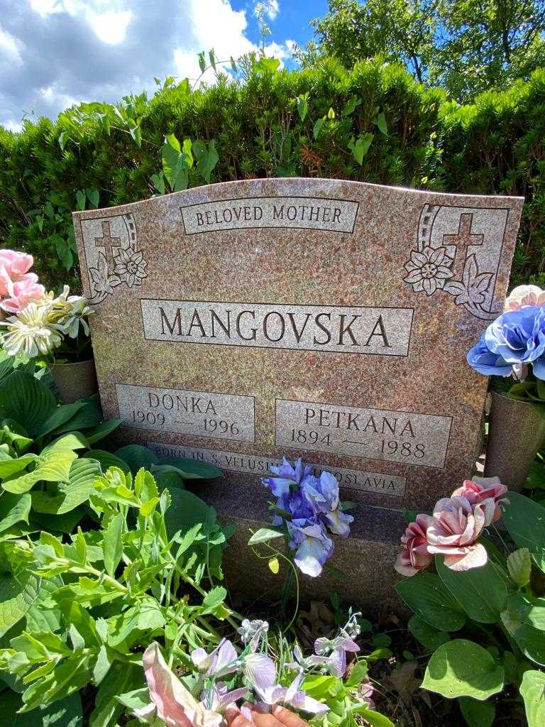 Donka Mangovska's grave. Photo 3