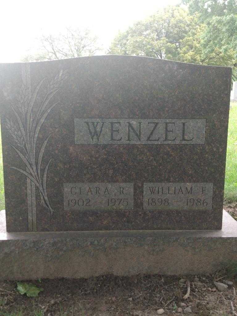 Clara R. Wenzel's grave. Photo 2