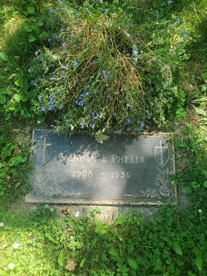 Vernia Phelix Eager's grave. Photo 3