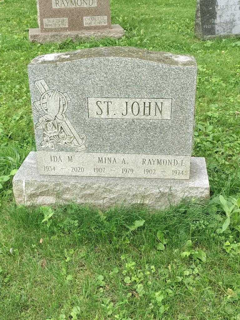Mina A. St. John's grave. Photo 1