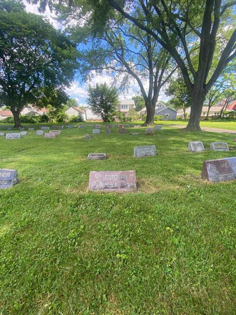 Florence A. Brilbeck's grave. Photo 1