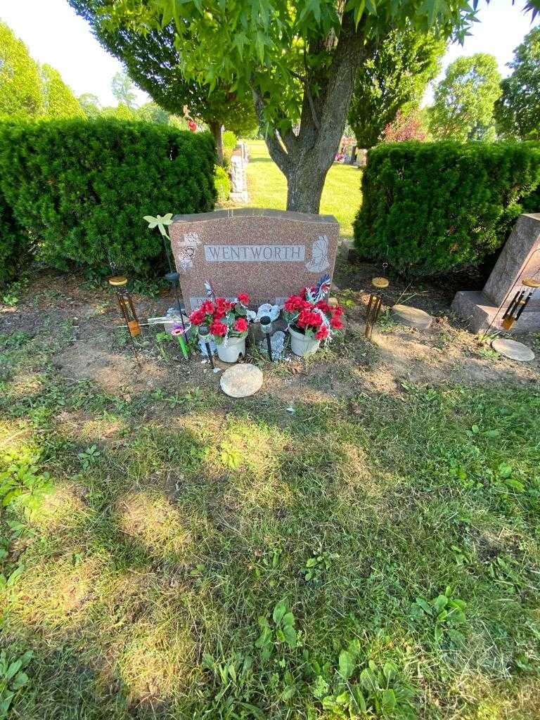 Evelyn M. Wentworth's grave. Photo 1