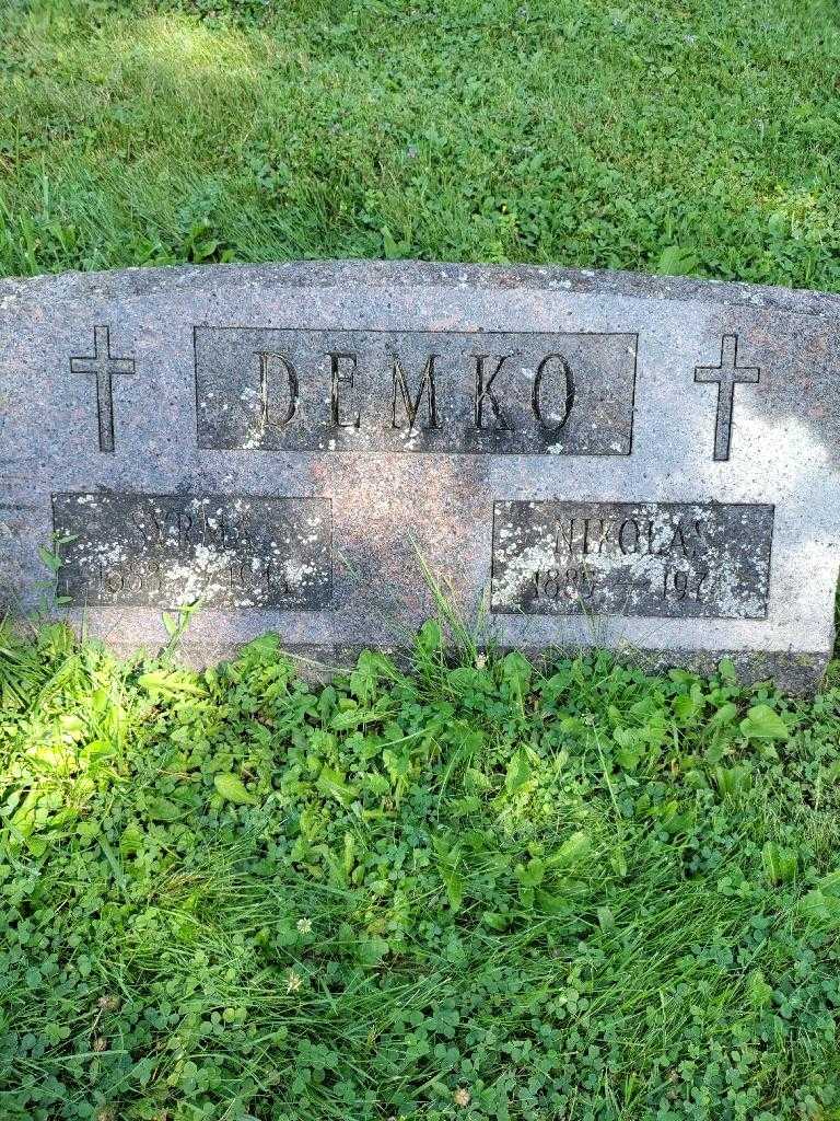 Syrma Demko's grave. Photo 2