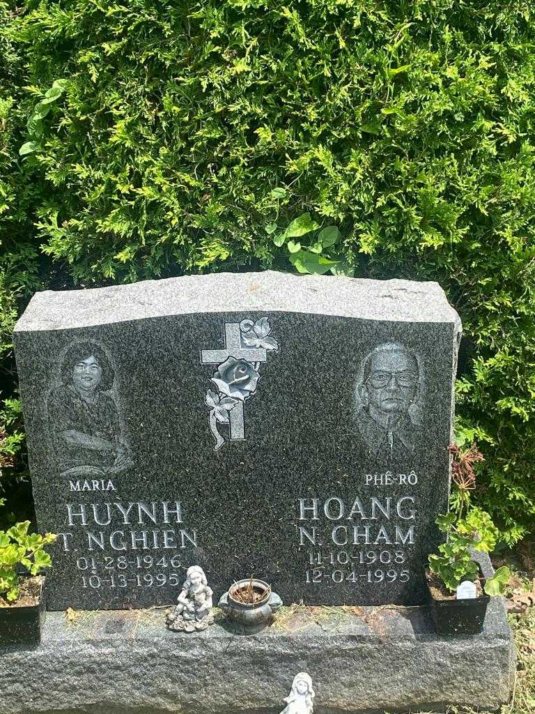 Cham N. Hoang's grave. Photo 3