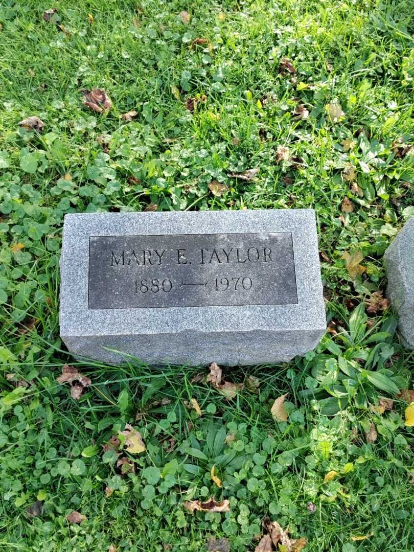 Mary E. Taylor's grave. Photo 2