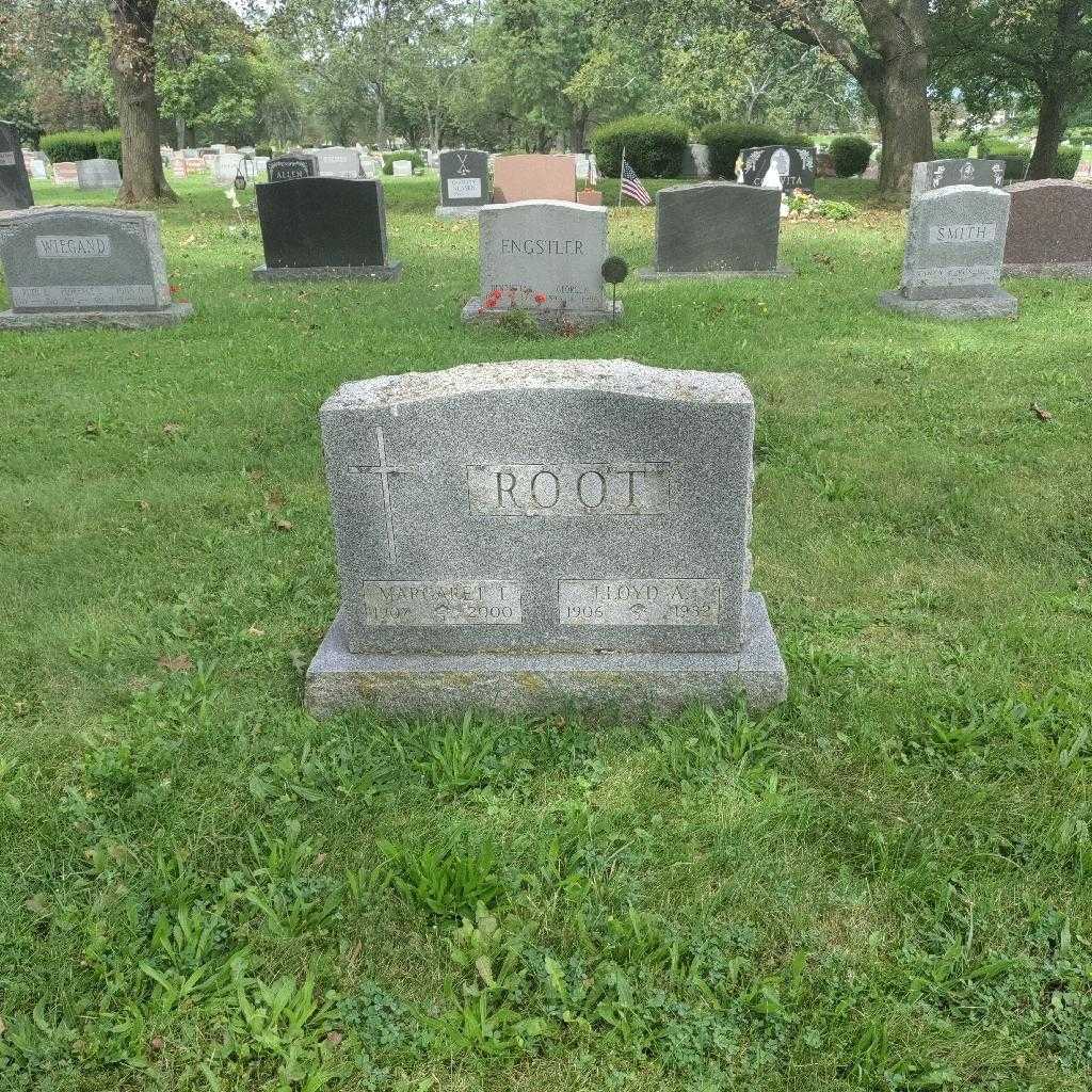 Lloyd A. Root's grave. Photo 1