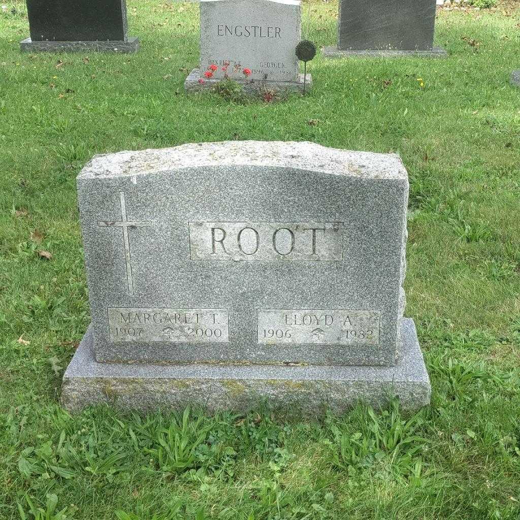 Lloyd A. Root's grave. Photo 2