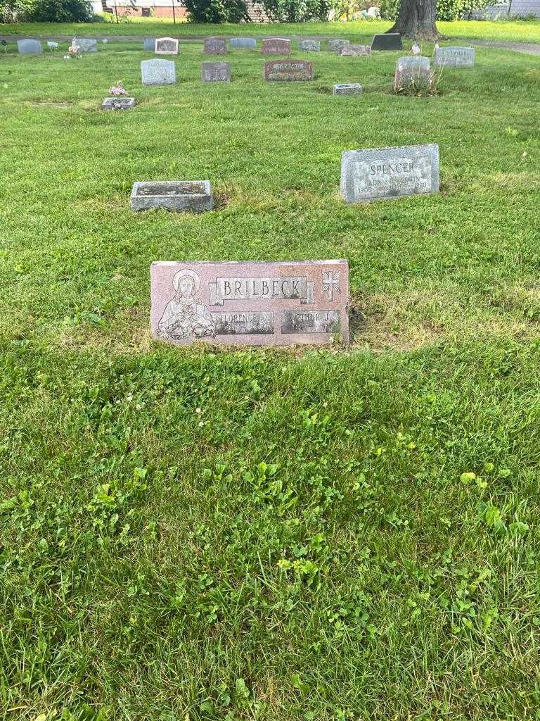 Florence A. Brilbeck's grave. Photo 2