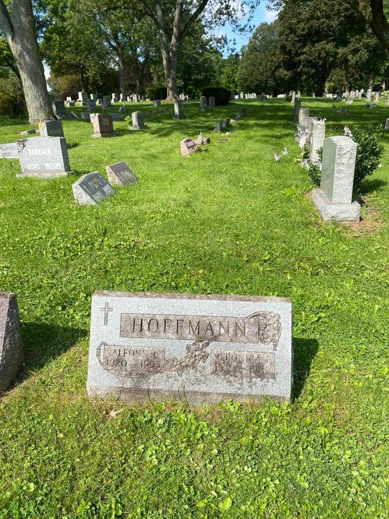 Alfons J. Hoffmann's grave. Photo 2
