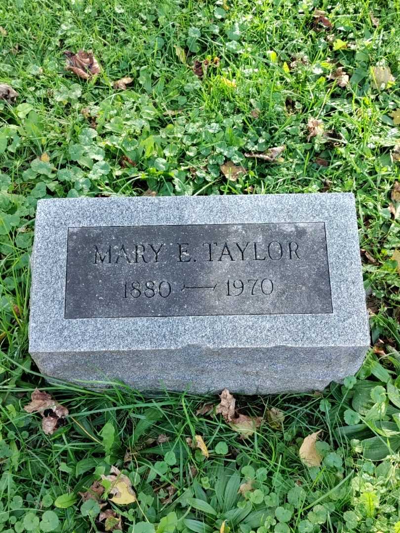 Mary E. Taylor's grave. Photo 3