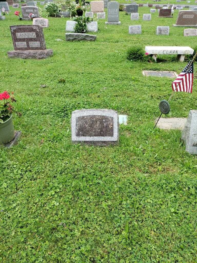 Jimmie Holan's grave. Photo 1