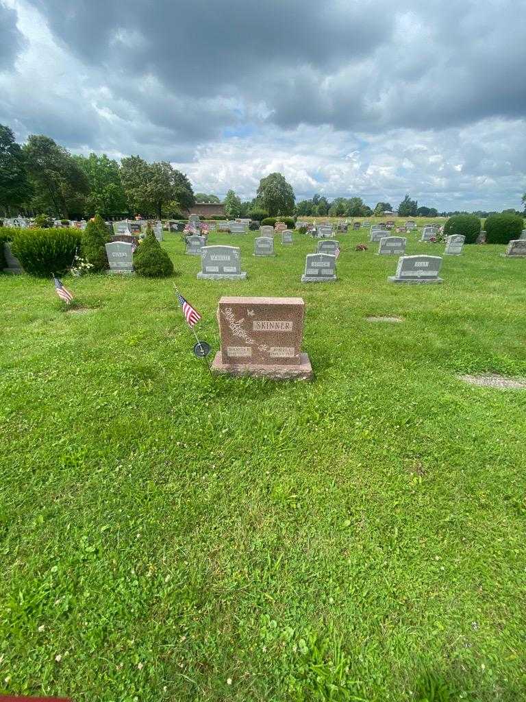 Yolanda M. Skinner's grave. Photo 3