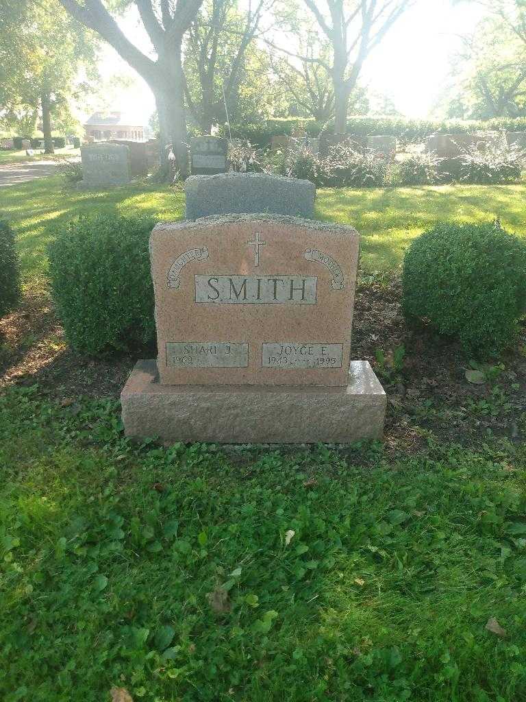 Joyce E. Smith's grave. Photo 2
