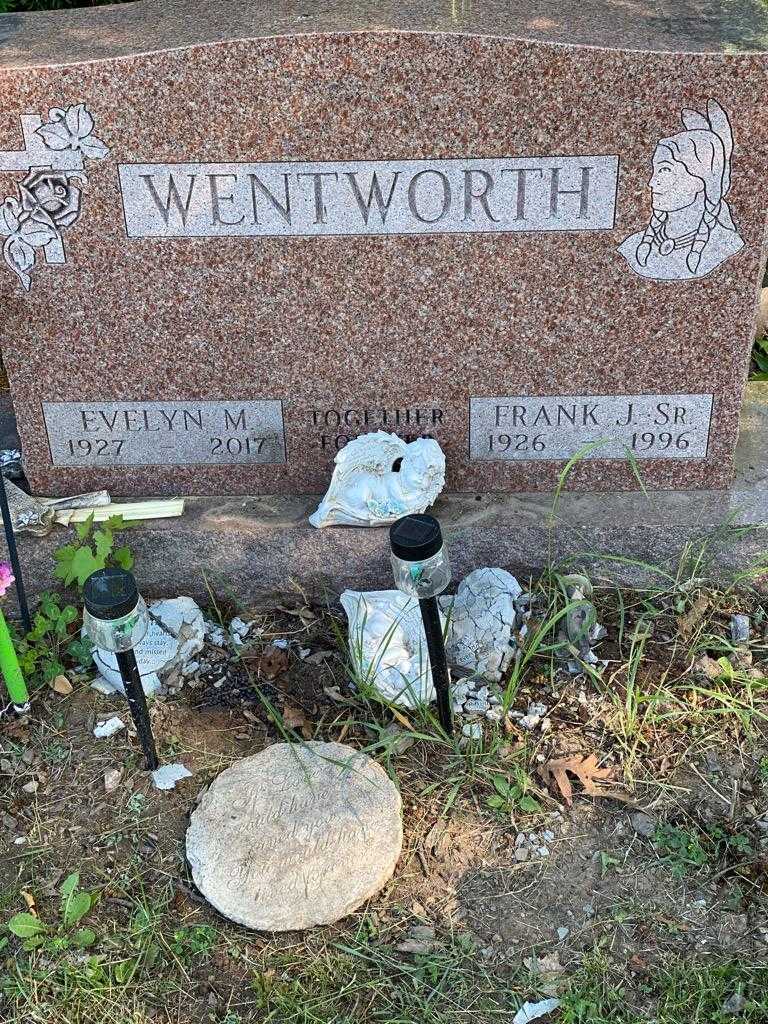 Evelyn M. Wentworth's grave. Photo 3