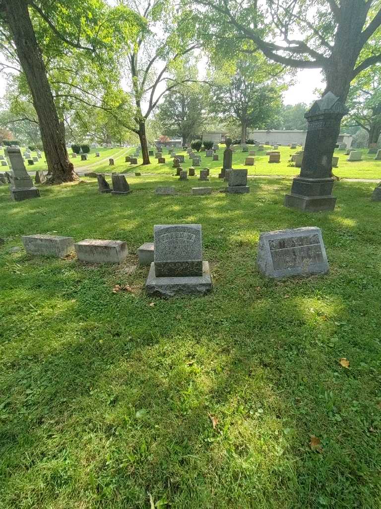 Frank W. Tutay's grave. Photo 1