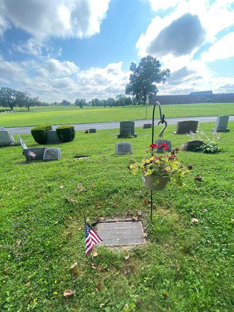 Dennis Chapman Klug's grave. Photo 1