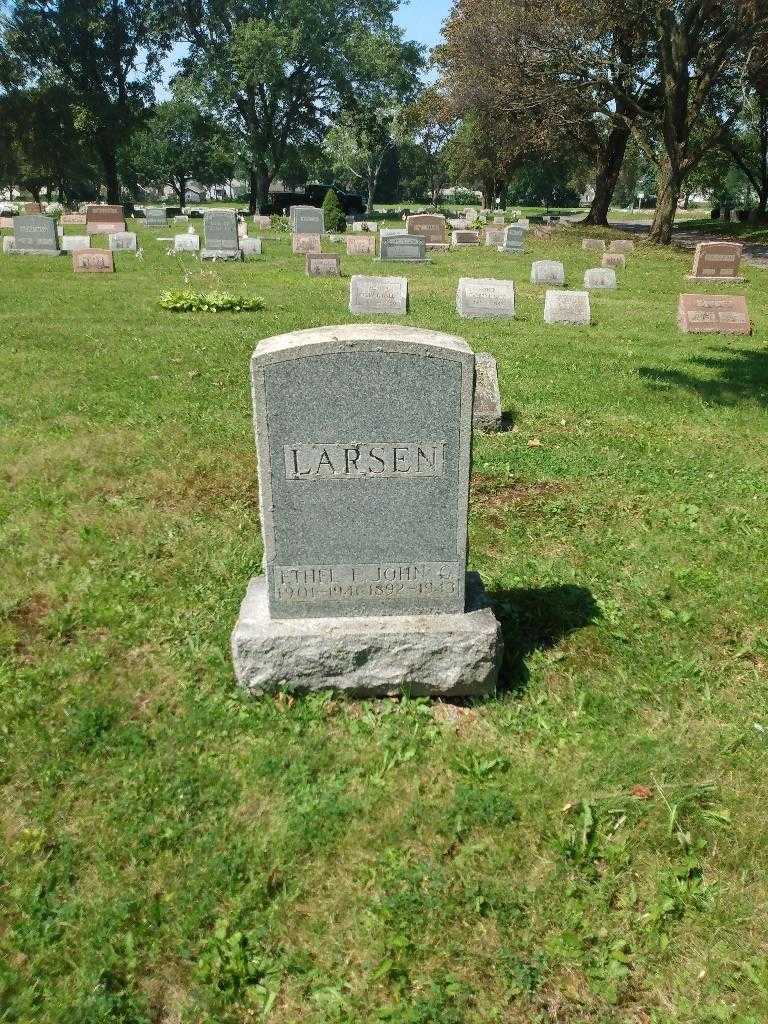 John C. Larsen's grave. Photo 1