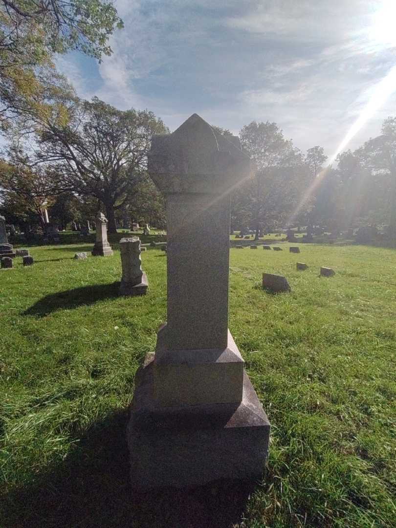 Elvina Kesselring's grave. Photo 1