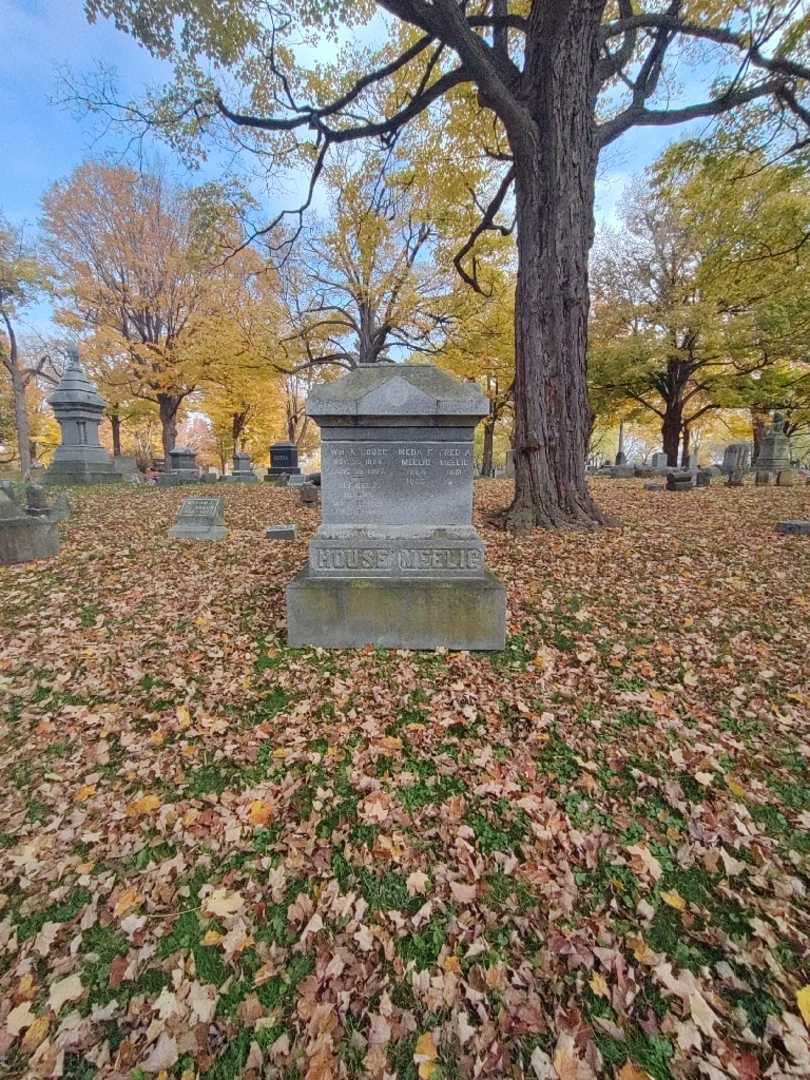 Almira F. House's grave. Photo 1
