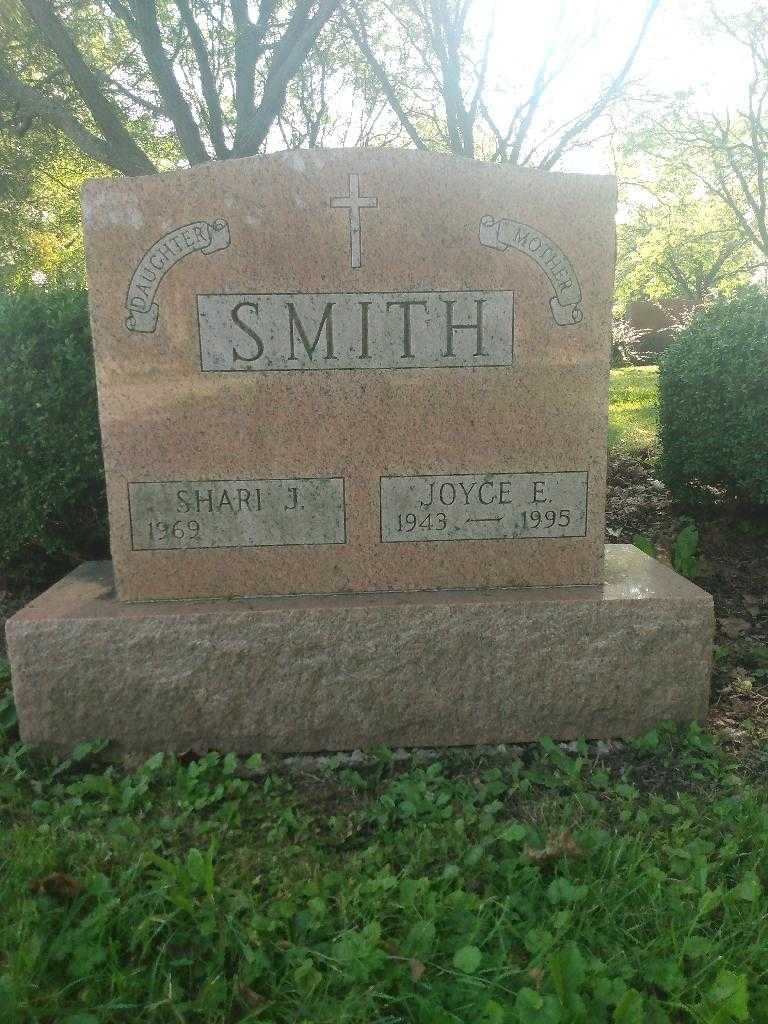 Joyce E. Smith's grave. Photo 3