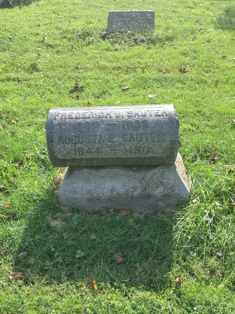 Augusta E. Sauter's grave. Photo 2