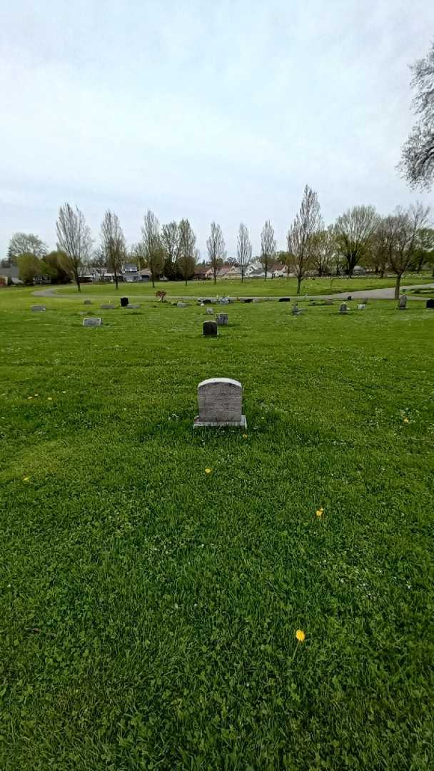 Adam Bessenbacher's grave. Photo 1