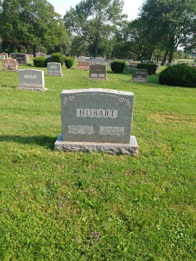 Mabel H. Hobart's grave. Photo 1